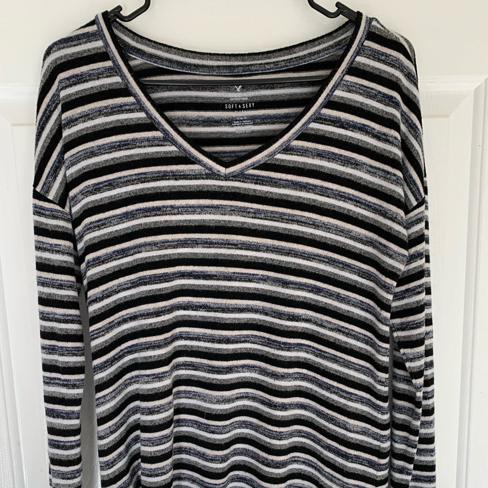 Buy 2 & get 2 free!  AE women’s  long sleeve top